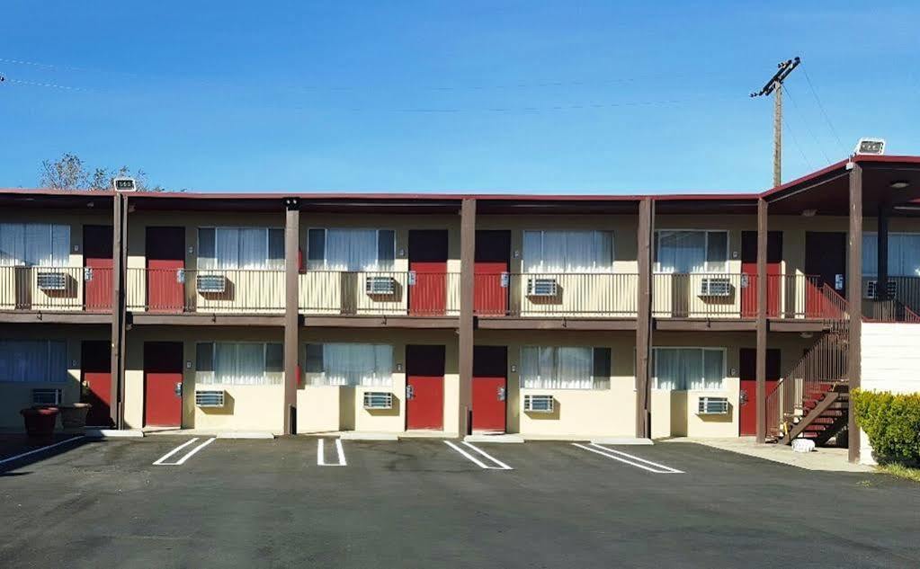 Red Roof Inn Mojave Exterior photo